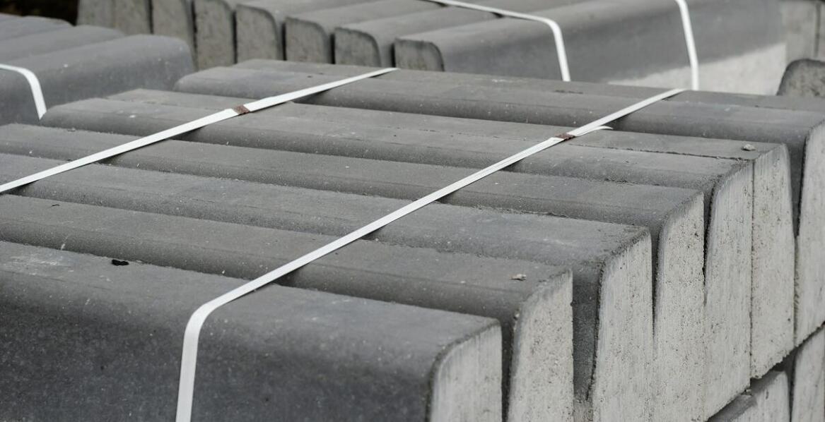 Analiza trwałości i odporności separatorów drogowych betonowych w różnych warunkach