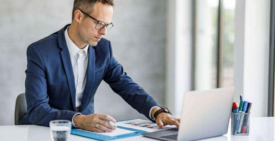 Rola adwokata w procesie upadłości konsumenckiej: jak skutecznie zarządzać długami?