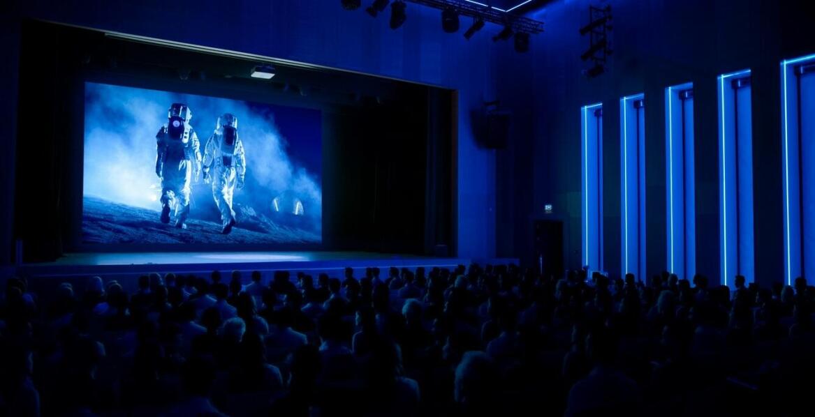 Jak wynajem sprzętu technicznego wzbogaca wydarzenia firmowe?