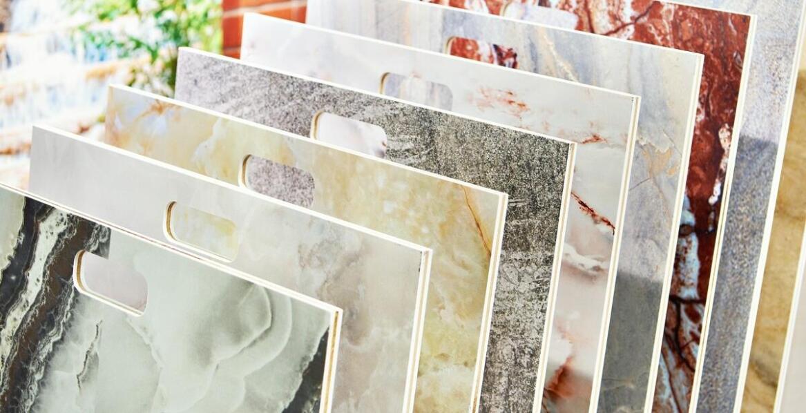 Porównanie technik montażu płyt kamiennych na elewacji