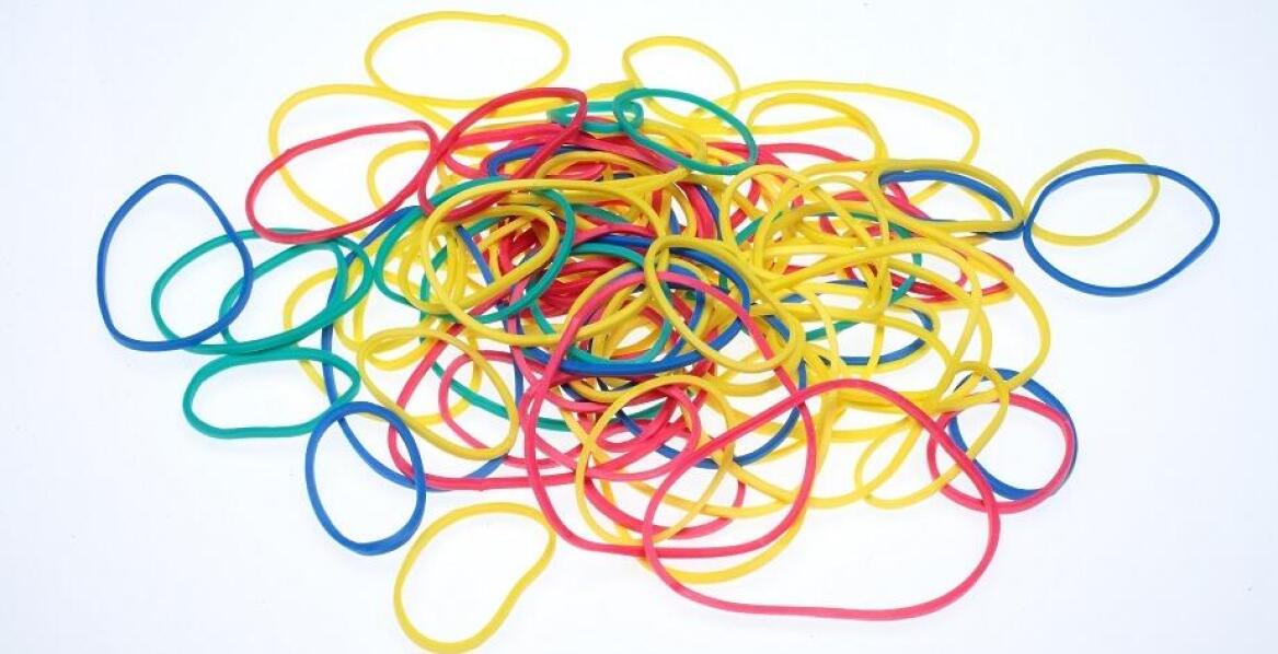 Jak gumki recepturki wspierają organizację i pakowanie produktów?