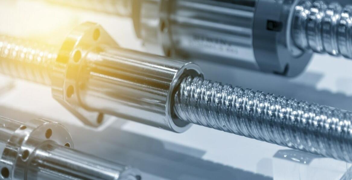 Siłownik hydrauliczny dwustronny – jak zwiększa precyzję operacyjną maszyn?