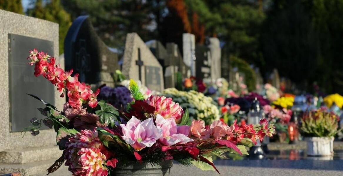 Emocjonalne korzyści z pochówku zwierzęcia na dedykowanym cmentarzu