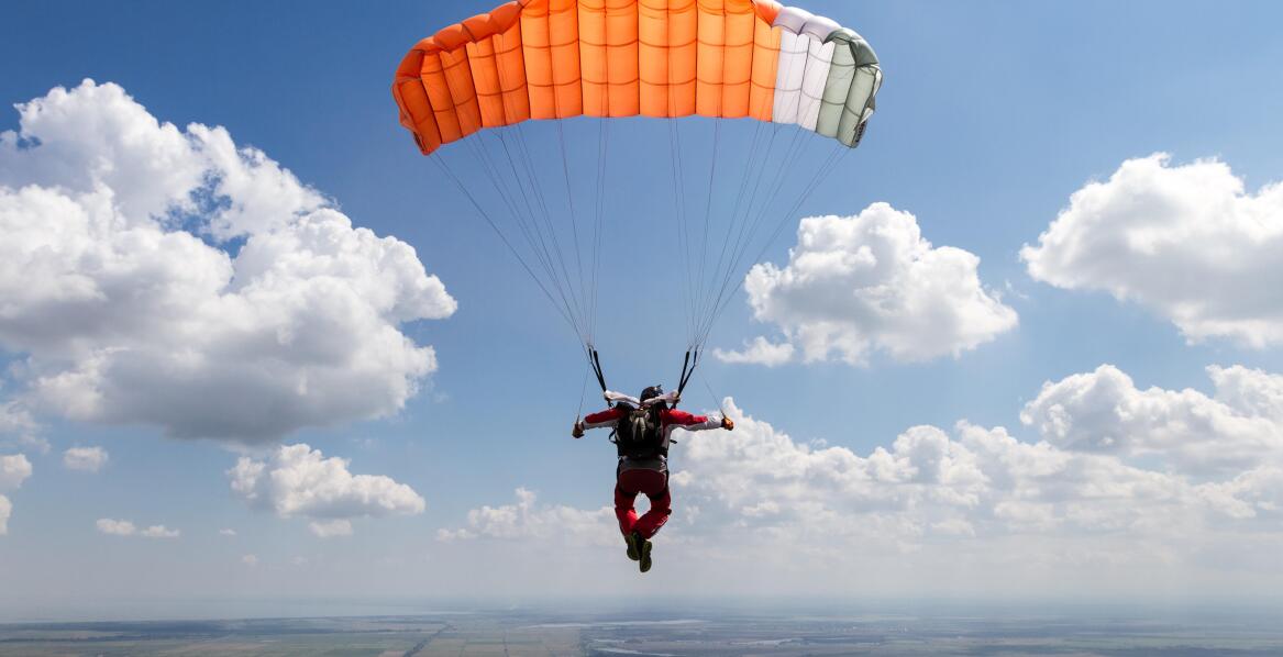 Co wyróżnia instruktora idealnego do prowadzenia kursu spadochronowego?