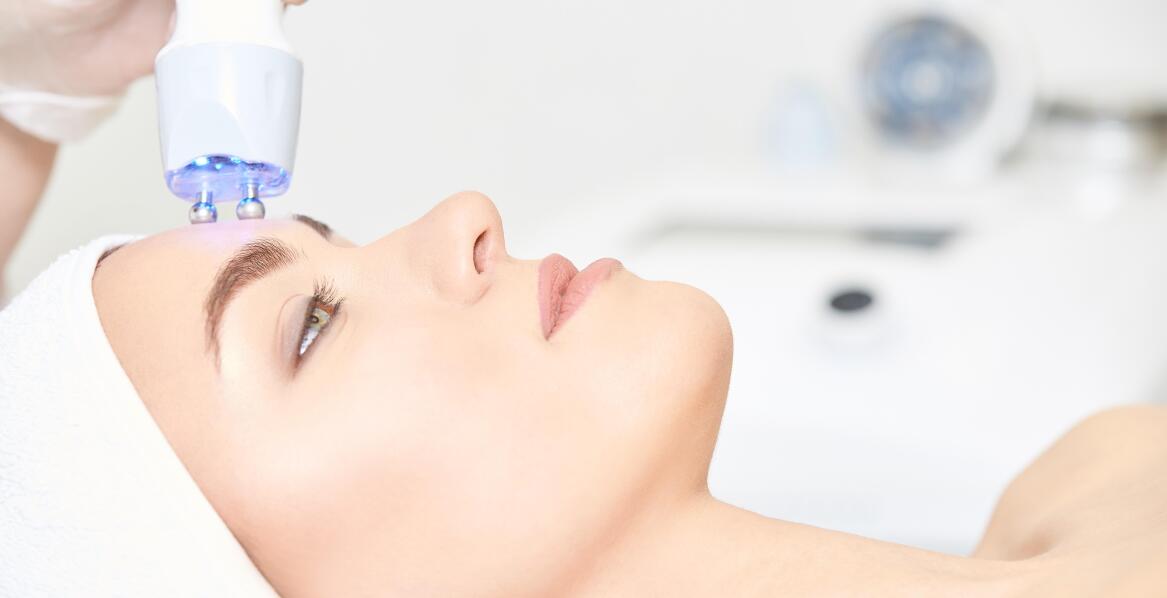 Zalety terapii osoczem bogatopłytkowym w redukcji zmarszczek