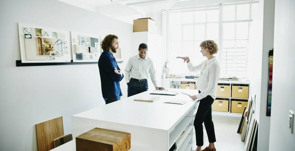 Przedstawiciel handlowy branży budowlanej – kluczowe aspekty współpracy z klientami