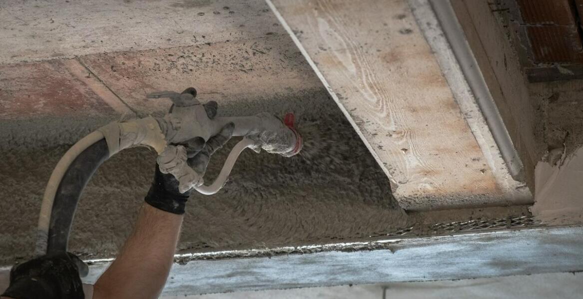 Wpływ iniekcji ciśnieniowej na redukcję wilgoci w budynkach mieszkalnych