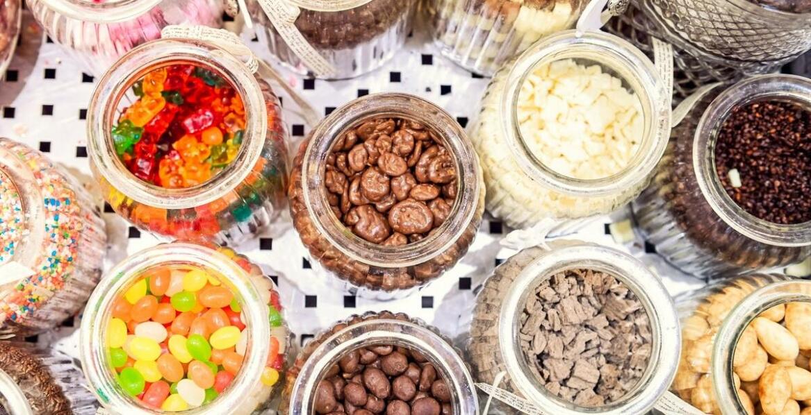 Cukierki personalizowane w kampaniach charytatywnych – jak to działa?