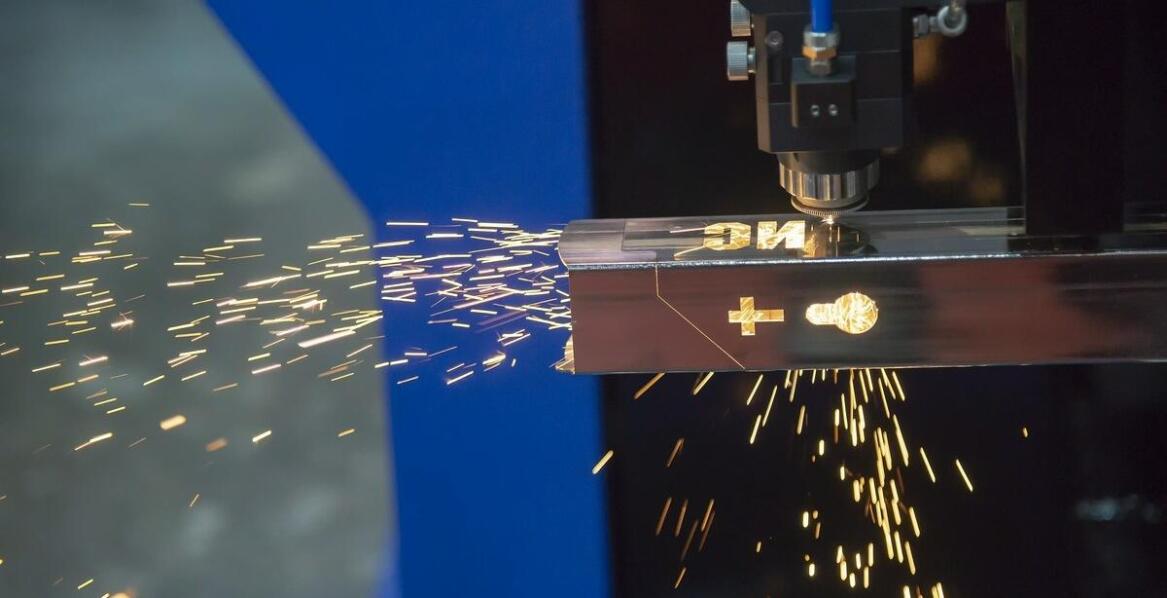 Jak wycinanie laserowe w metalu wpływa na innowacje w przemyśle elektronicznym?