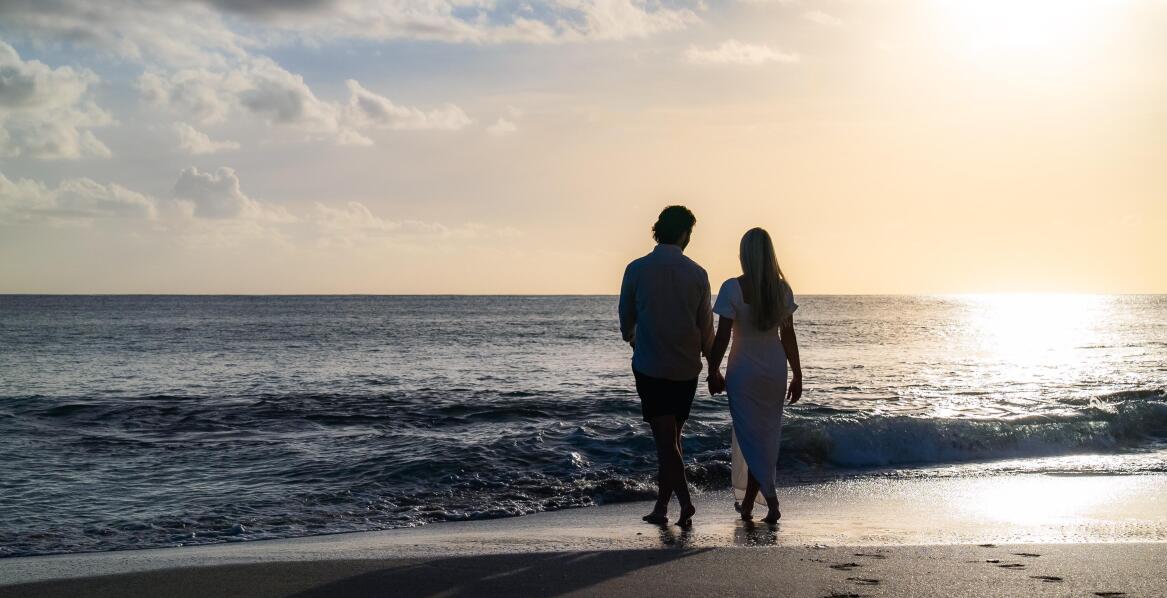 Wieczorne spacery po plaży – romantyczne chwile blisko hotelu