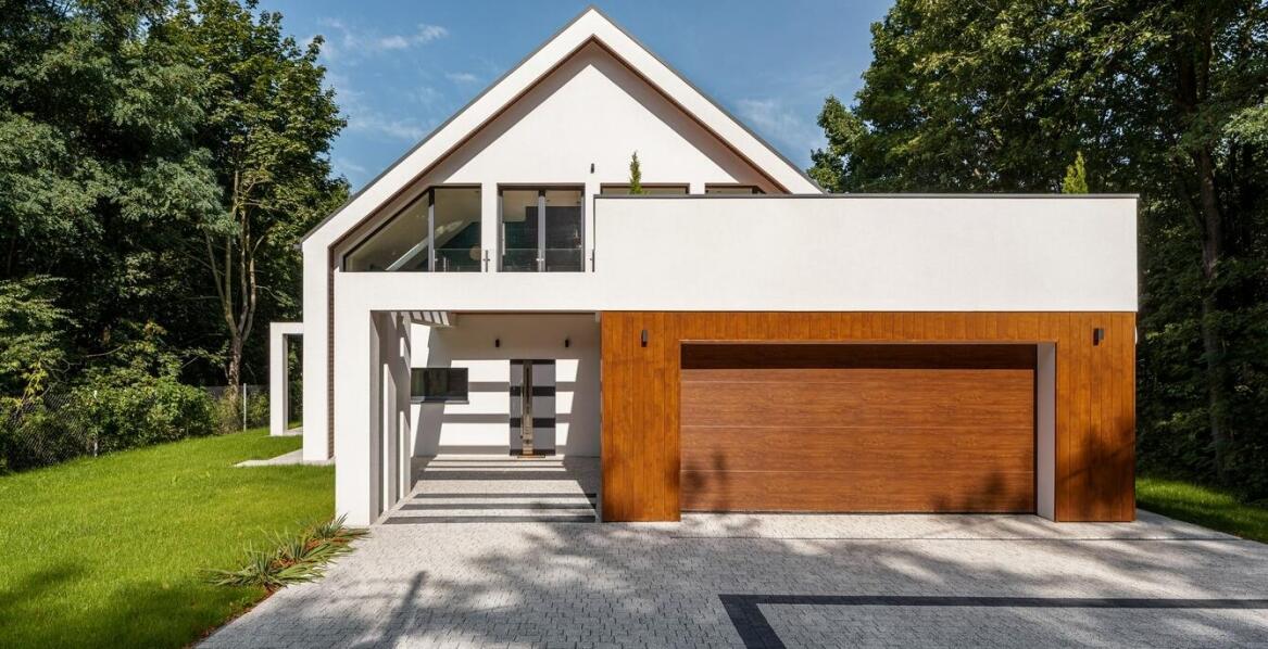 Bramy garażowe na wymiar: jak dostosować je do indywidualnych potrzeb klienta?