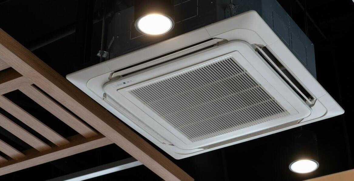 Jakie są najnowsze innowacje w dziedzinie uchwytów montażowych do projektorów?