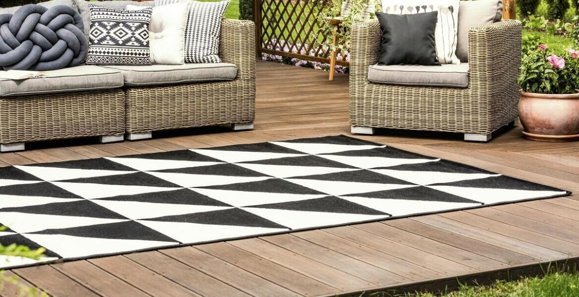 Duże donice plastikowe a mobilność roślin na tarasie