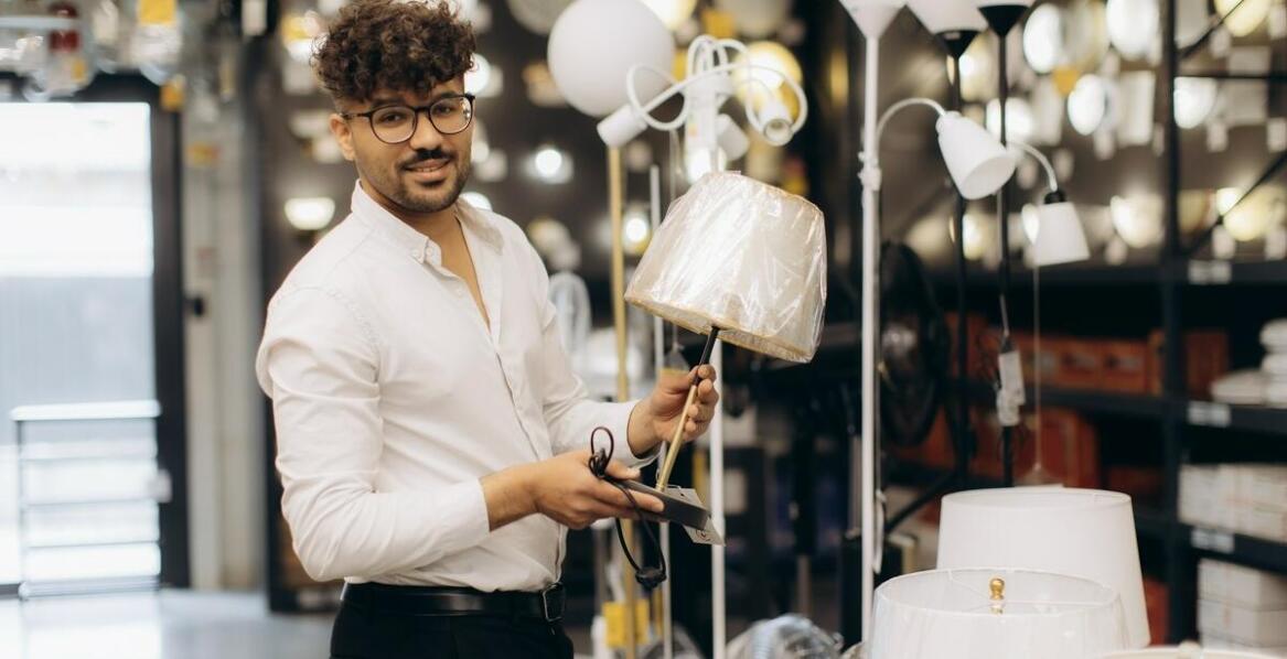 Kluczowe cechy hurtowni meblowej, które przyciągają klientów