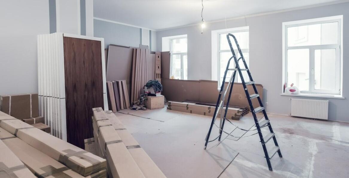 Położenie paneli a remonty mieszkań – jak skoordynować prace wykończeniowe?