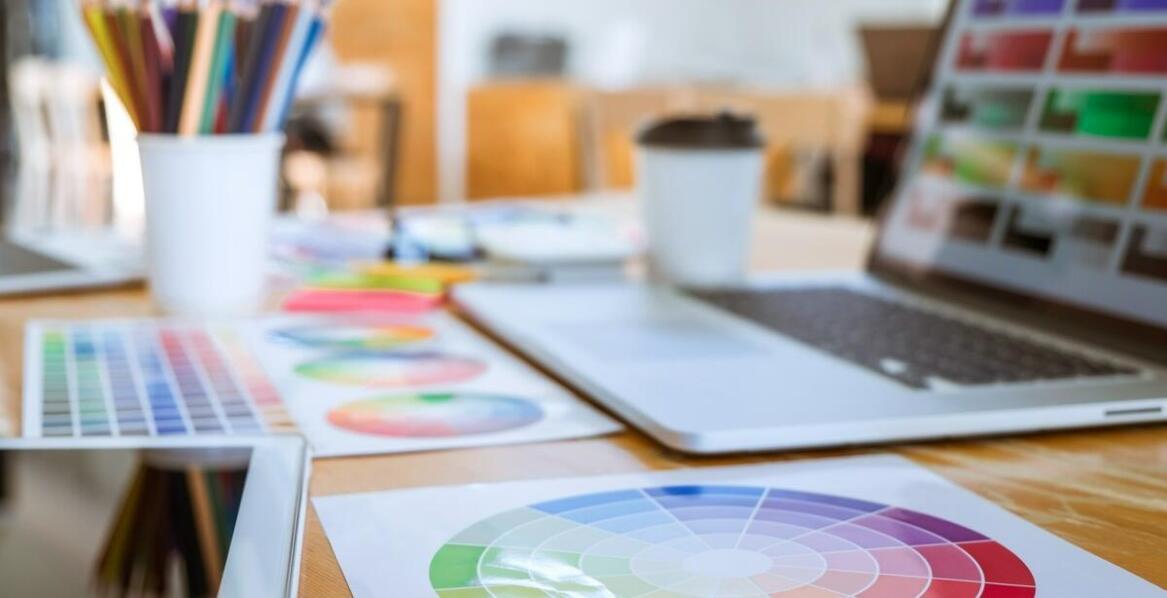 Zastosowanie promonova w projektowaniu gadżetów reklamowych