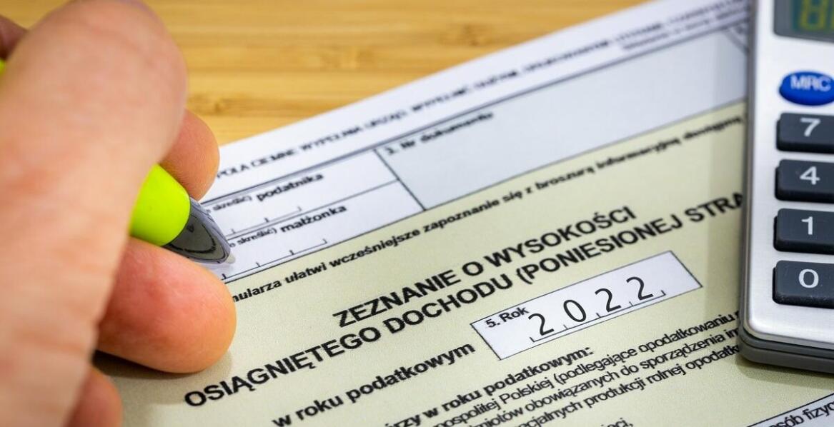 E-legitymacje a tradycyjne legitymacje: zalety cyfrowego podejścia