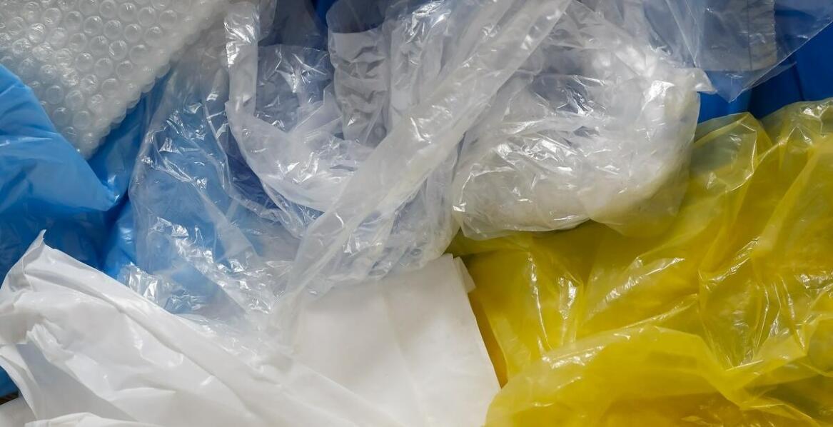 Jakie są kluczowe czynniki wpływające na wybór torebek foliowych zaklejanych?