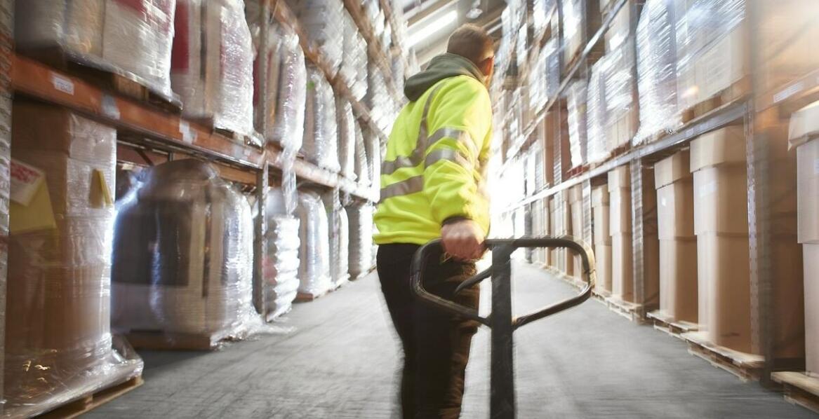 Jak producent folii stretch wpływa na optymalizację procesów logistycznych?