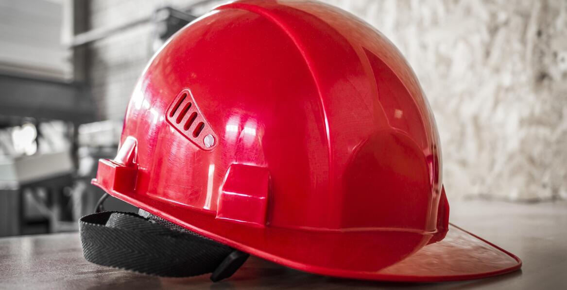 Kaski z systemem wentylacji – jak poprawiają komfort użytkowania?