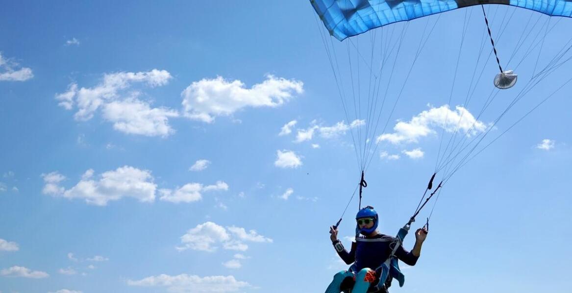 Skok ze spadochronem skydive: Jakie są najnowsze trendy w skydivingu?