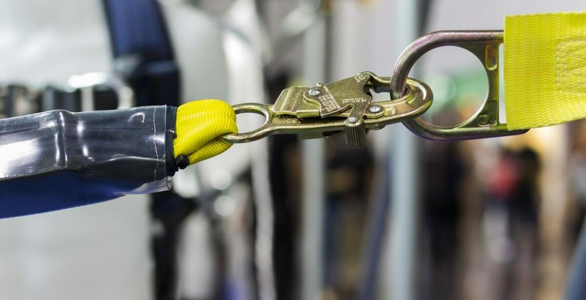 Wpływ manekinów do testów zderzeniowych na rozwój balistyki celu