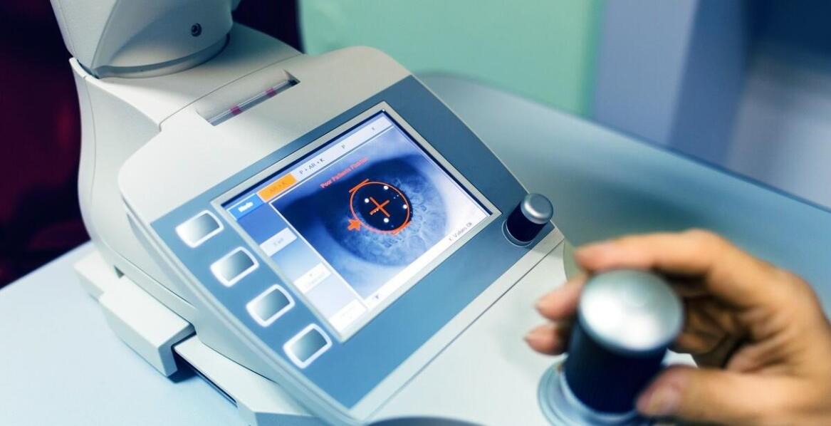 Jakie są koszty laserowej korekcji wzroku w porównaniu do tradycyjnych metod leczenia wad wzroku?