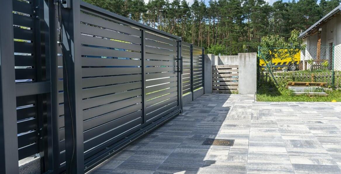 Akcesoria ogrodzeniowe – innowacje i nowe technologie w branży