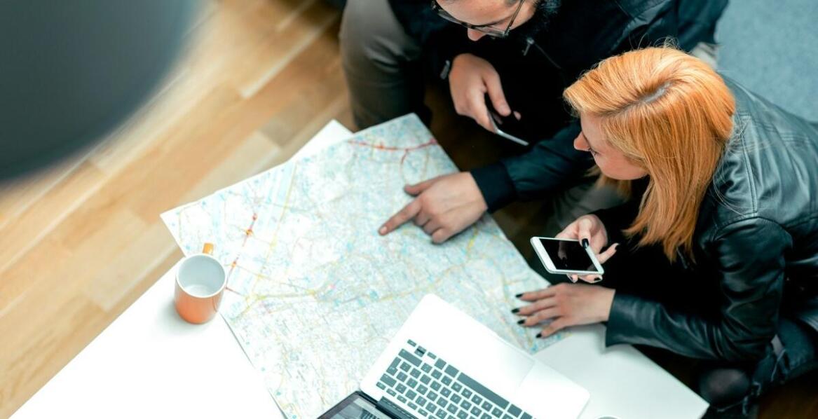 Przewozy krajowe i międzynarodowe: co warto wiedzieć przed rezerwacją?