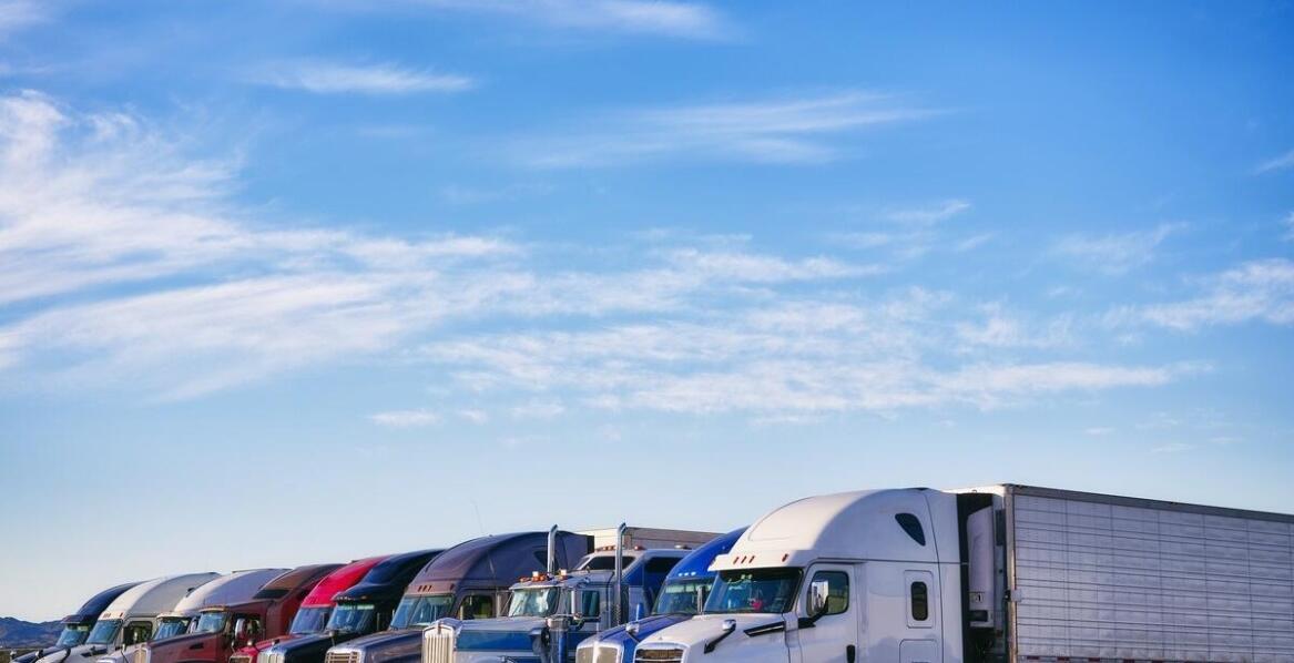 Optymalizacja kosztów przy dużej ilości oklejeń ciężarówek