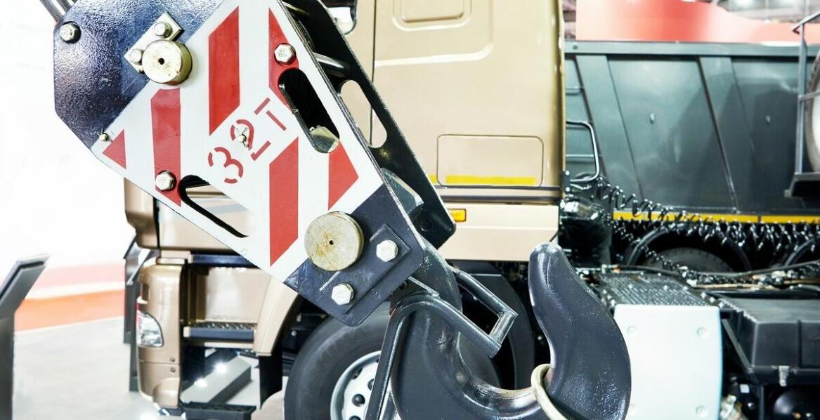 Bezpieczne holowanie z hakiem do Renault Trafic – na co zwrócić uwagę?