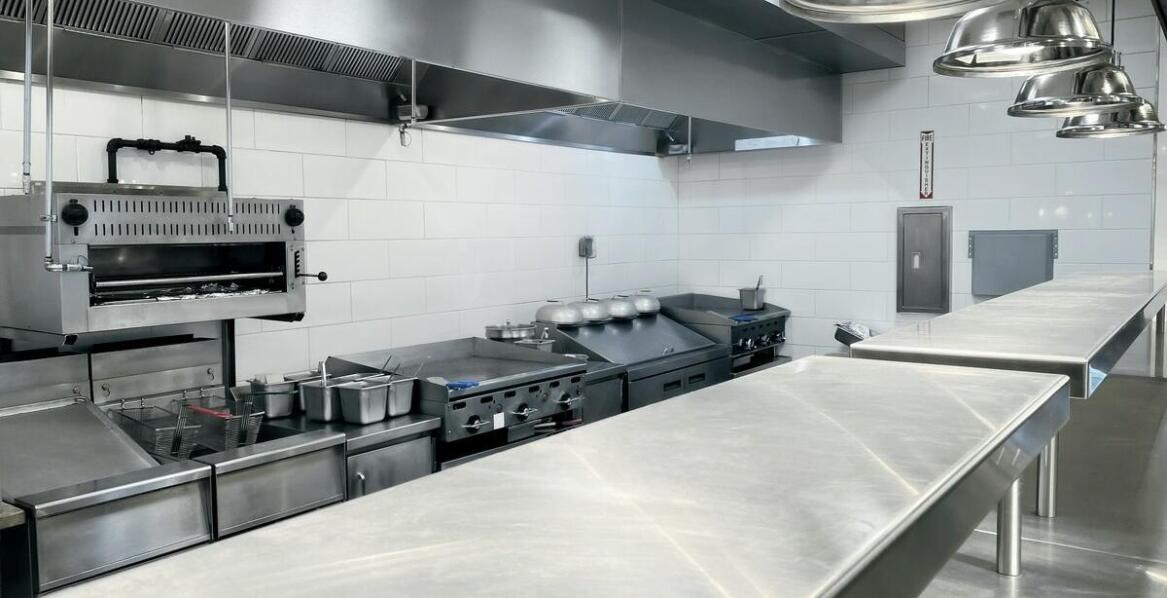 Rola regałów gastronomicznych w zrównoważonej gospodarce magazynowej