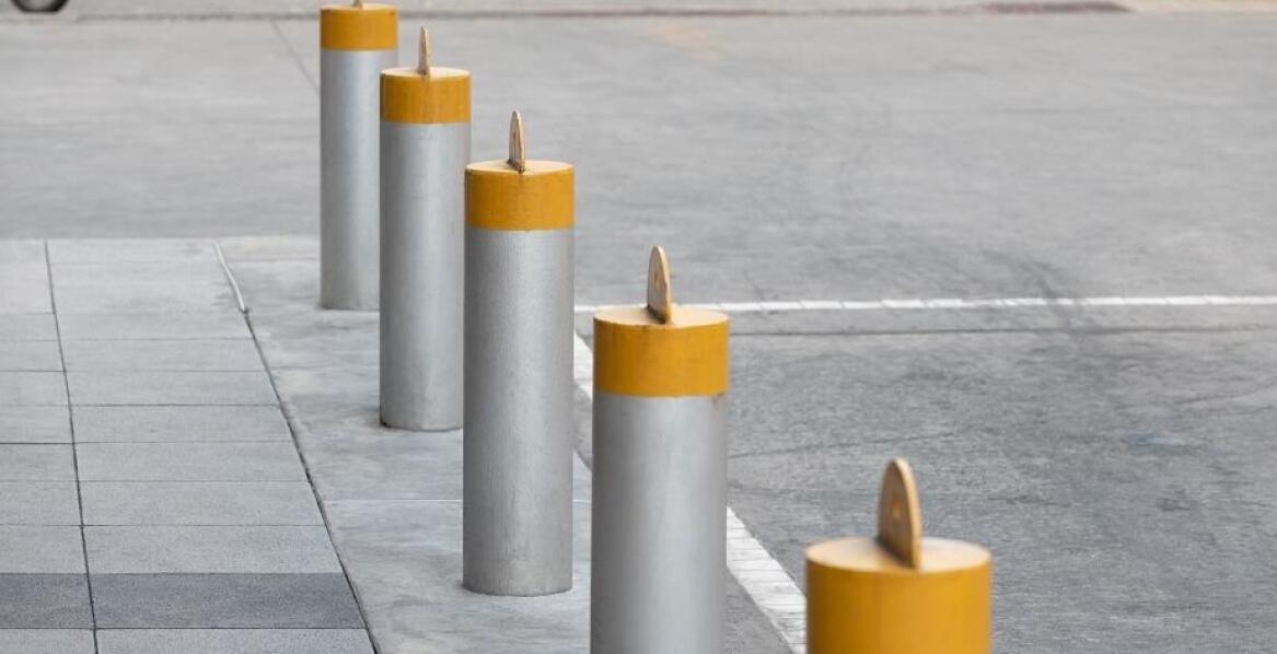 Dlaczego montaż słupków parkingowych jest prosty i szybki dzięki nowoczesnym technologiom?