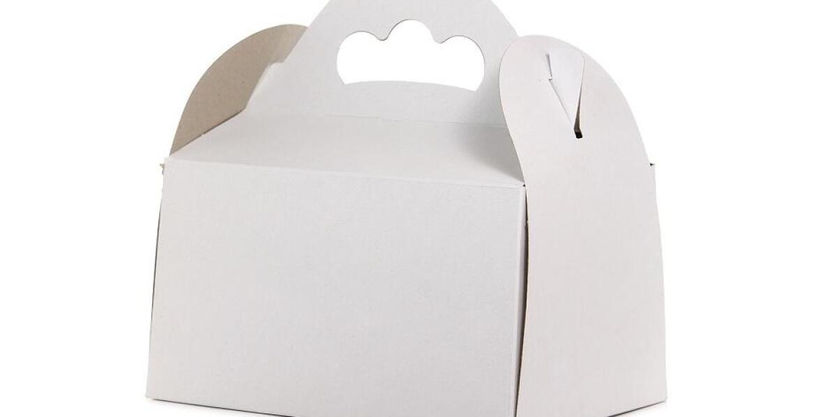 Porównanie kartonów do ciast z innych materiałów opakowaniowych
