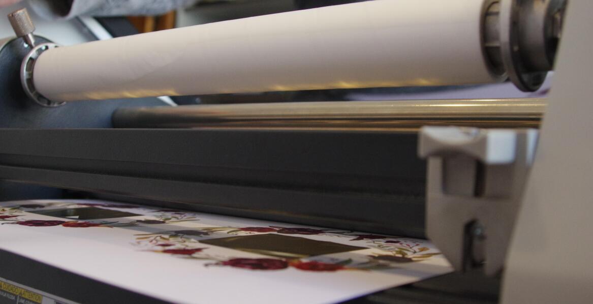 Personalizacja biurowej przestrzeni dzięki drukowi na dibondzie