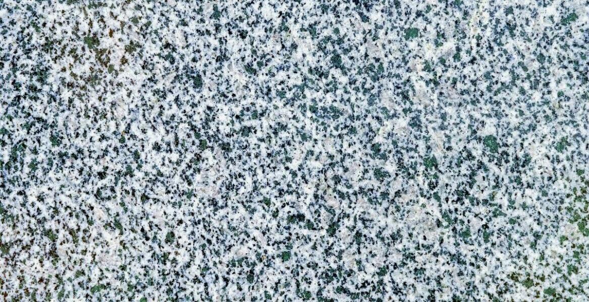 Jakie właściwości granitu czynią go idealnym wyborem do elewacji?