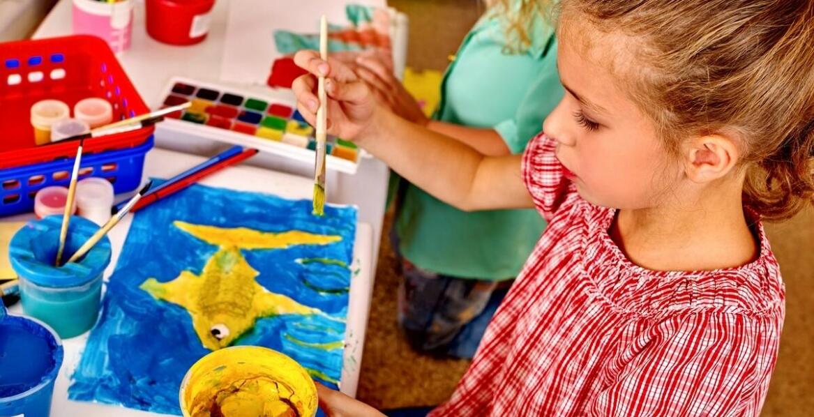 Jakie aktywności kreatywne mogą wzbogacić program wycieczki szkolnej?