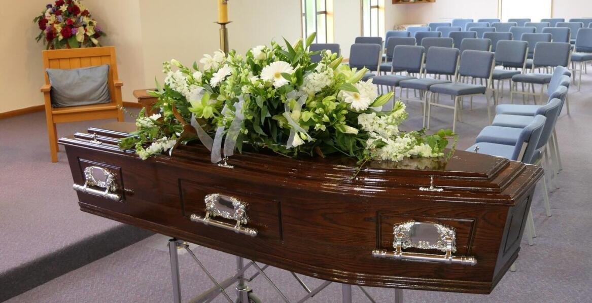 Jakie elementy wpływają na całkowity koszt pochówku?