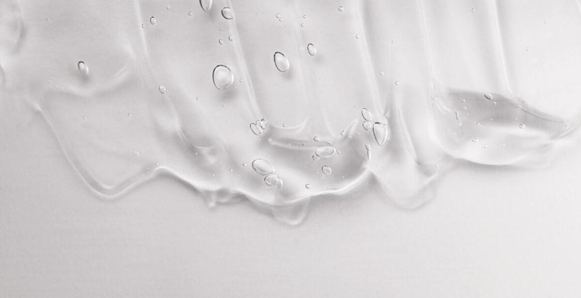 Wpływ wilgotności na skuteczność nowych formuł klejów do rzęs