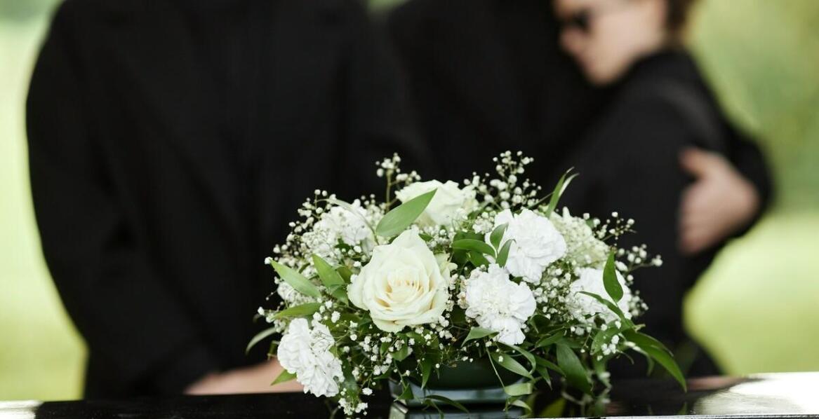 Kompleksowość usług pogrzebowych – jak wpływa na organizację ceremonii?