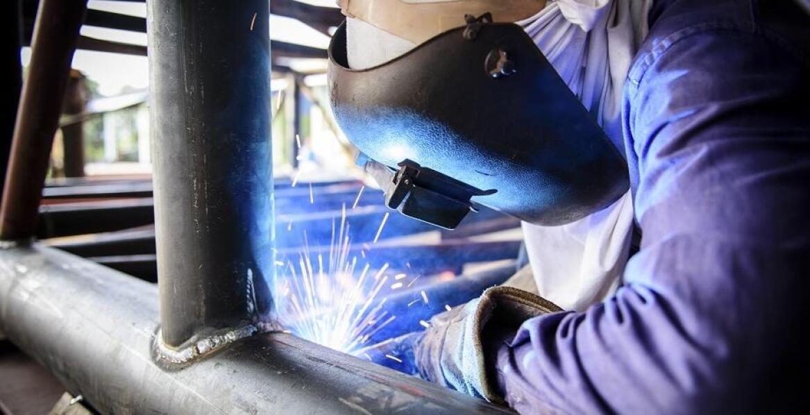 Jak usługi spawalnicze wpływają na bezpieczeństwo konstrukcji stalowych?