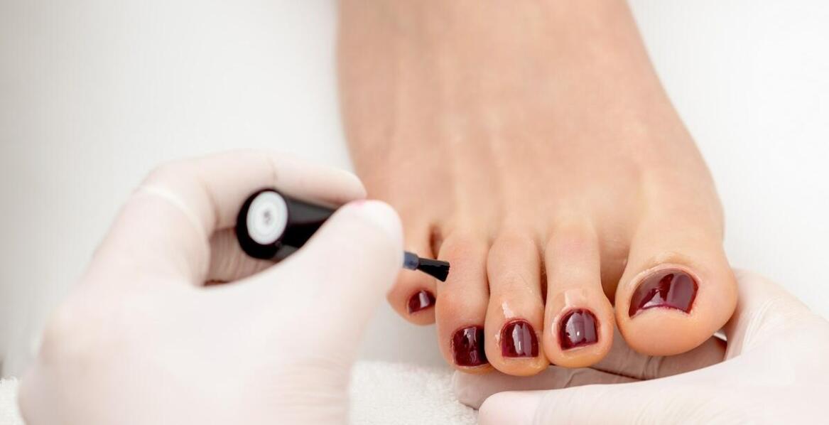 Pedicure w Rumii: jak profesjonalna pielęgnacja stóp wpływa na zdrowie skóry?