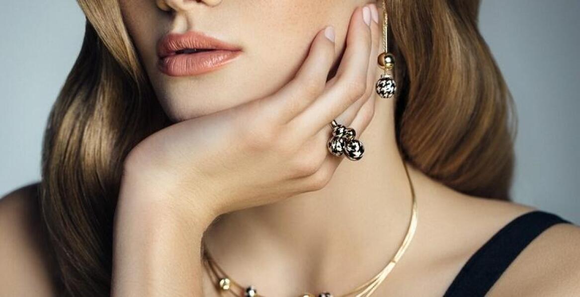 Najnowsze kolekcje: co oferują oprawki Tous złote w tym roku?