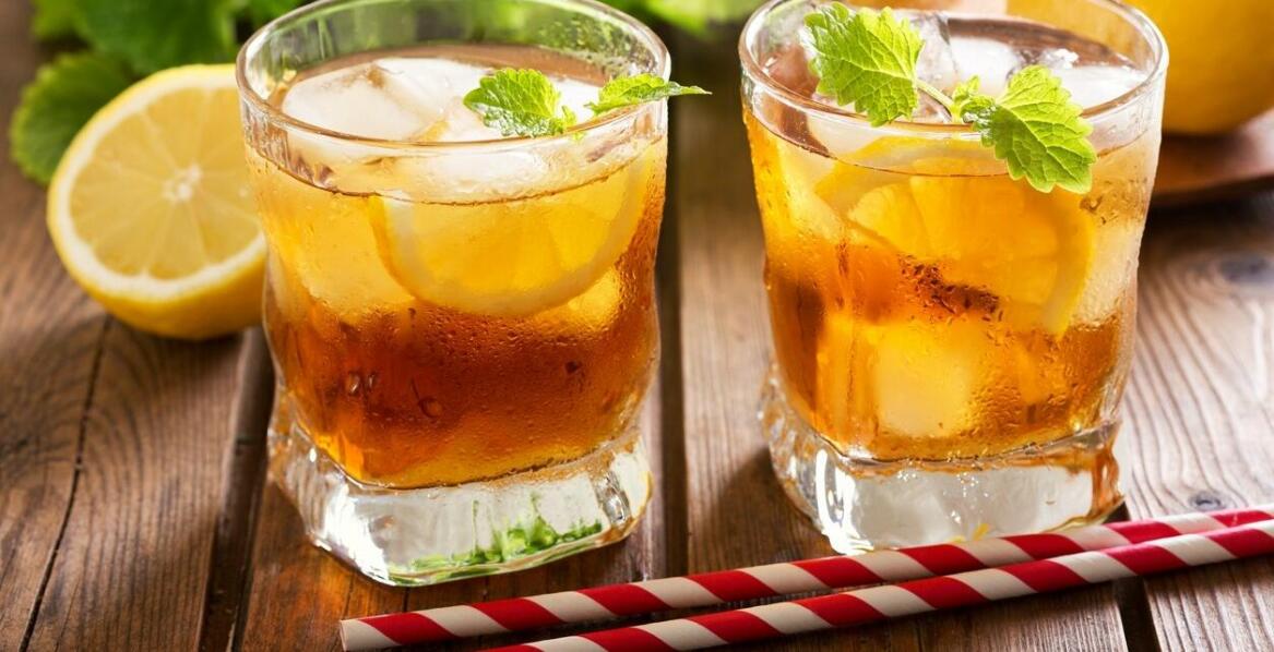 Herbata zielona vs herbata czarna: co je różni?