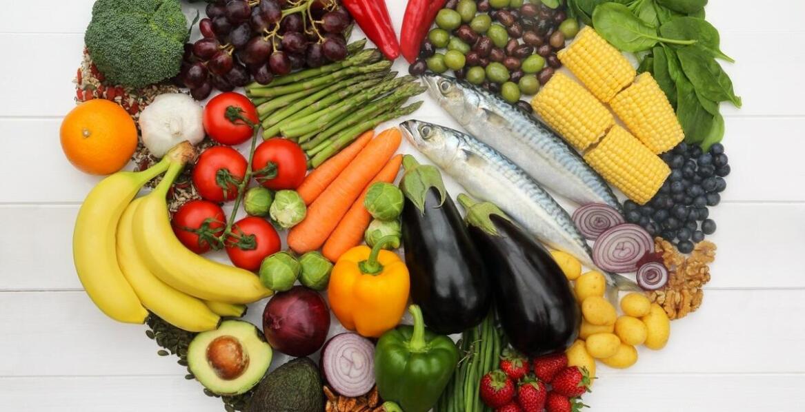 Jak dieta oparta na naturalnych produktach wpływa na zdrowie psychiczne?