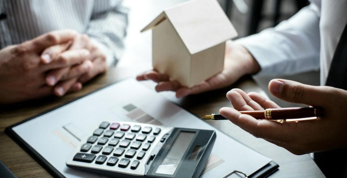 Wpływ polisy majątkowej na koszty związane z usuwaniem szkód po zdarzeniach losowych