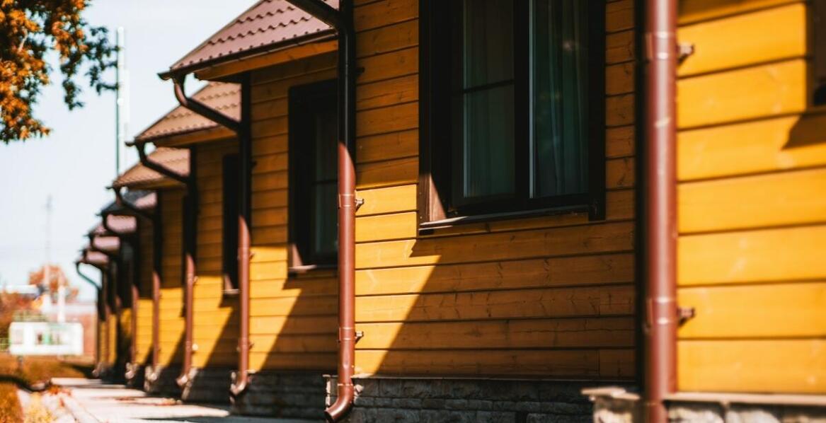 Dlaczego warto wybrać domki letniskowe na dłuższy pobyt regeneracyjny?