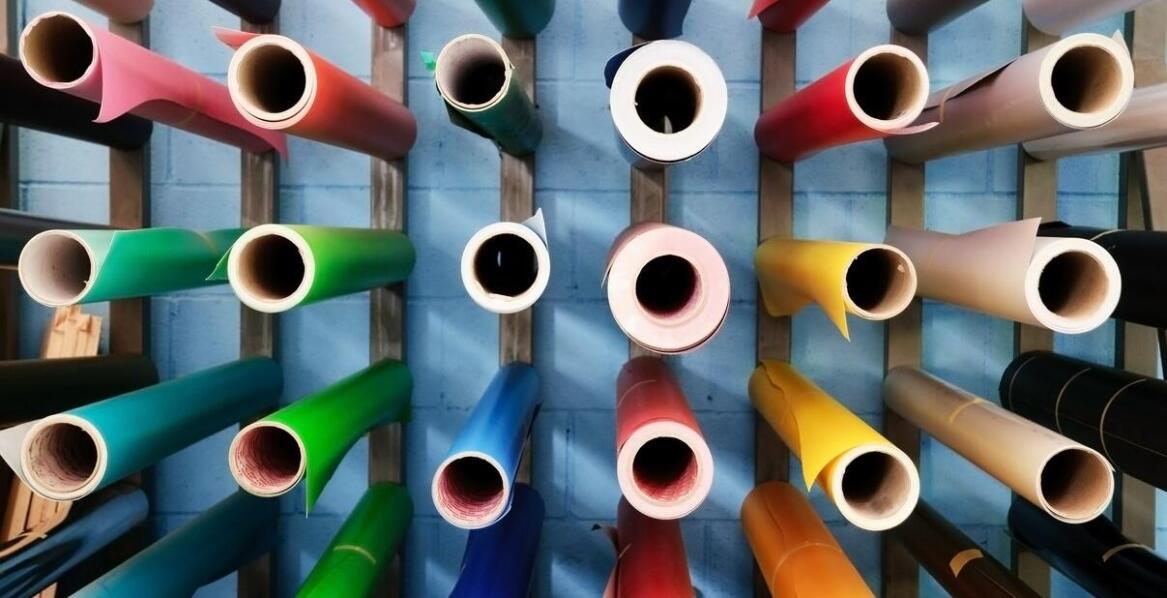 Jak dostosować naklejki personalizowane do kampanii promocyjnych