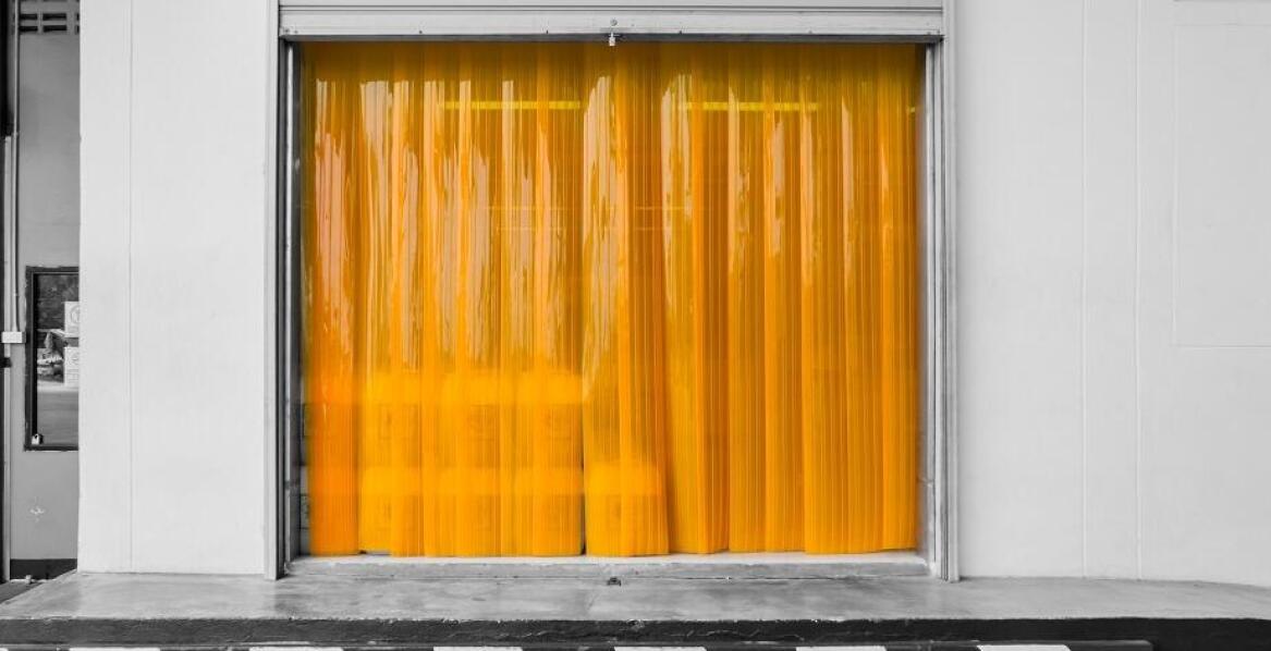 Jak kurtyny paskowe PCV wspierają utrzymanie czystości w przestrzeniach przemysłowych?