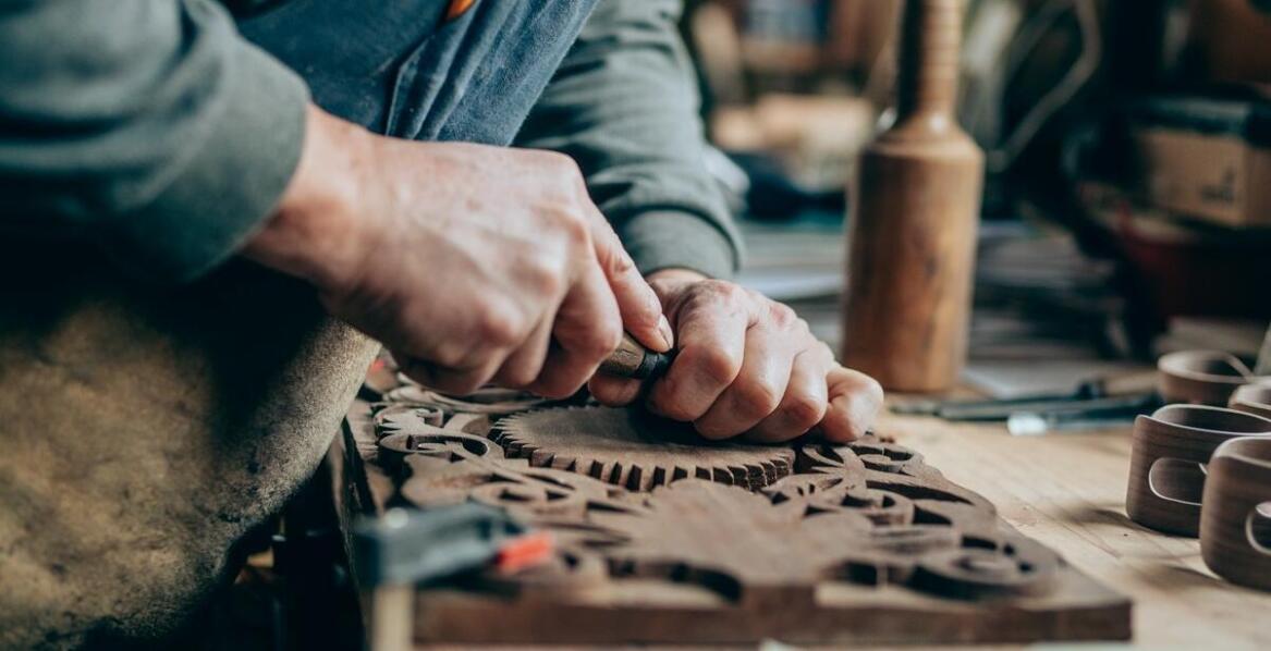 Jak producent mebli zapewnia trwałość i jakość swoich produktów?